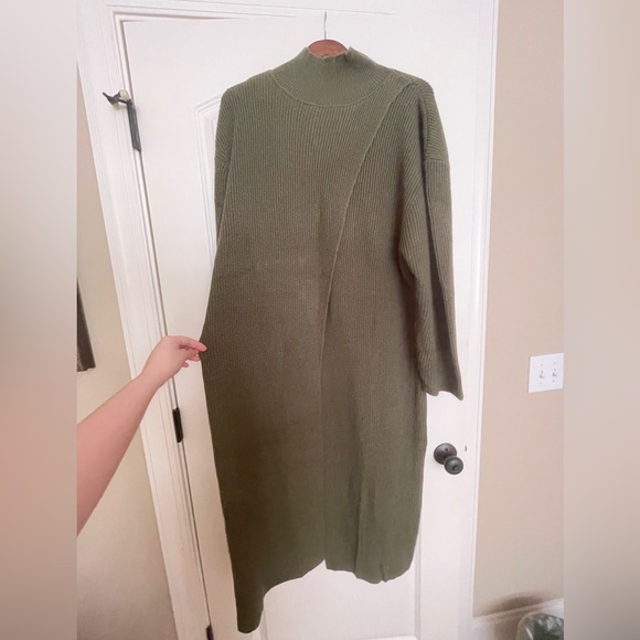 Fashion to Figure Sweater/Dress/Cardigan. Green. Size 2 - Picture 4 of 7